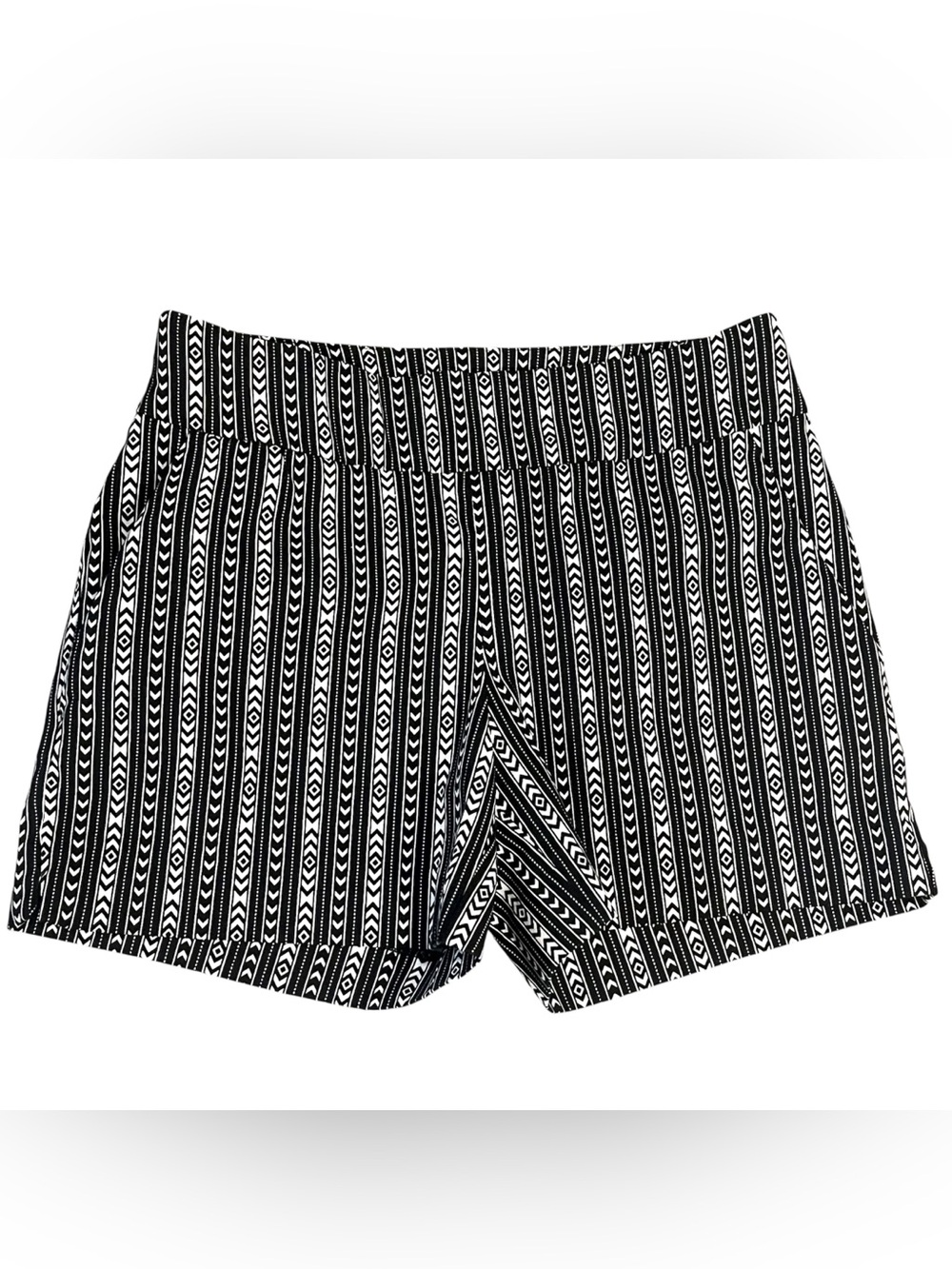 New York & Co 4” Shorts Black White Geometric Boho Chevron Stripe Stretchy Small